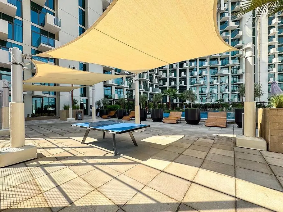 Contemporary Bright Studio Near Downtown Apartment Dubai