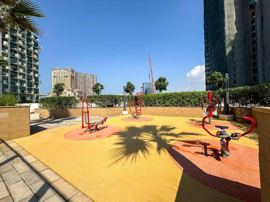 Contemporary Bright Studio Near Downtown Apartment Dubai