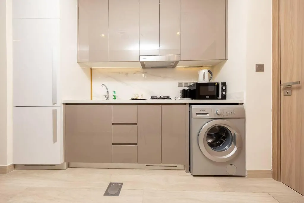 Contemporary Bright Studio Near Downtown Apartment Dubai